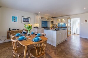 Ground floor: Kitchen with breakfast area