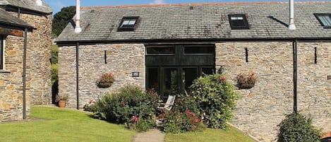 The entrance to Cote Barn