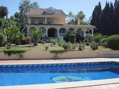 Beautiful villa with private pool and garden between Malaga and Torremolinos