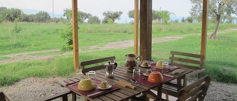 Esterno bungalow con vista campagna inizio autunno