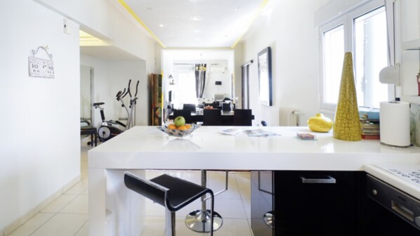 Kitchen table 