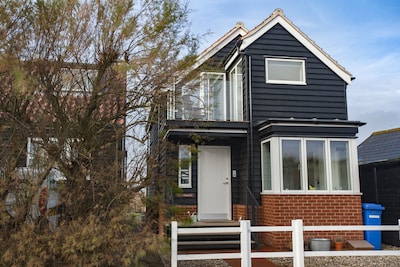 Seaside House In Southwold With Views Over The Dunes To The Sea