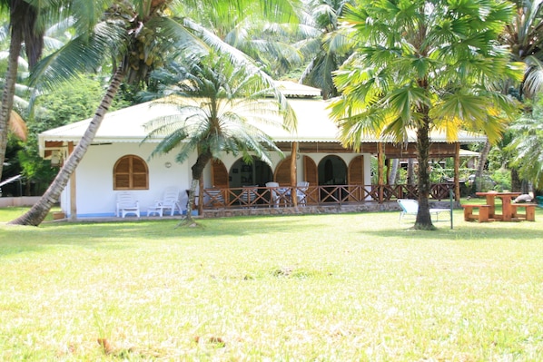 the house in front of the sea