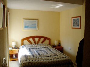 Main bedroom with queen size bed