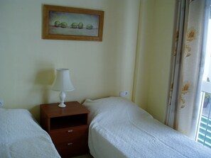 Second bedroom. Dificult to photo but 2 good singl
