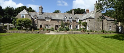 Bay Cottage is a section of Ebbingford Manor.