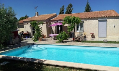 Bright and comfortable house with garden and pool in Provence, between Aix and