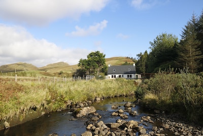 Raven Cottage in the beautiful Glen Eynort near carbost. 3 bedrooms, 6 people.