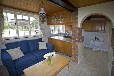 Set In Quiet, Rural Surroundings In The Heart Of The Otter Valley.
