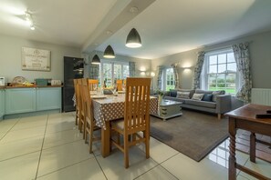 2 Dix Cottages, Thornham: Open plan living area with french doors to garden