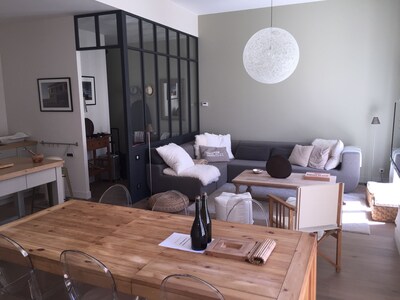 SUPERB CHARMING APARTMENT WITH PARKING 30 METERS FROM THE BEACH.