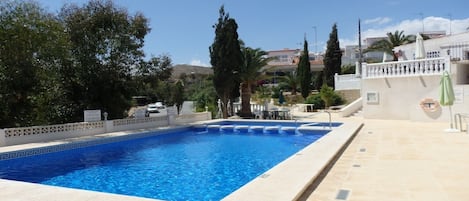 Comunnity pool with a separated children´s section