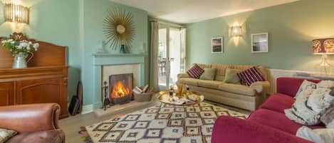 Owl Cottage, Burnham Market: Spacious sitting room