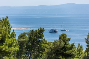 view from the pool to Zlatni Rat beach