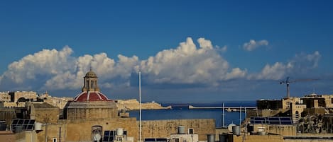 Rooftop panorama from Triq il Lbic