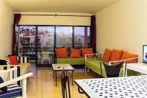 Living room with two single sofa beds and Living room with two single sofa beds and TV with access to balcony 