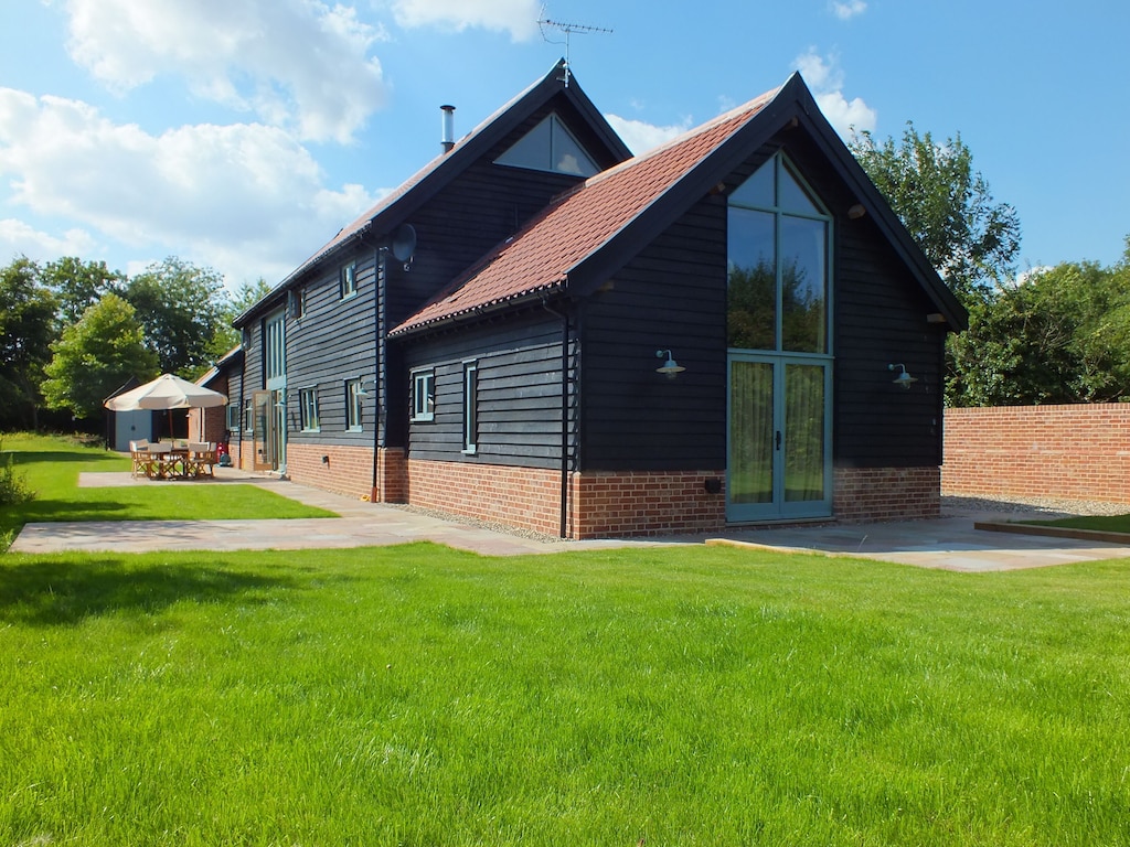 Beautifully Converted 16th Century Barn In The Heart Of Suffolk Wetheringsett