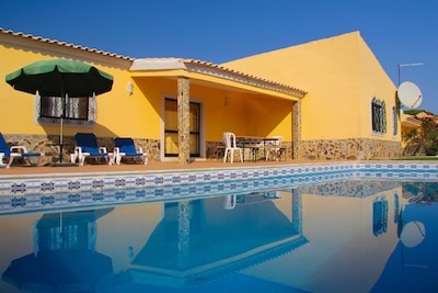 Espaciosa villa con gran jardín y piscina privada-privada cerca de Quinta do Lago