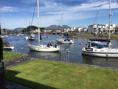 Harbour-Side Apartment In Porthmadog With Stunning Views