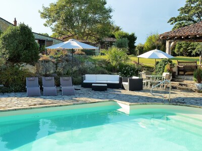 Casa de Campo Cottage con gran piscina climatizada En Monbazillac, Nr Bergerac