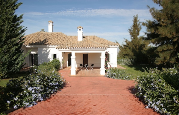 driveway to Villa Grazalema 33