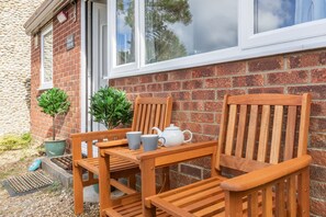 Beach Retreat, Weybourne: A lovely spot for a morning coffee