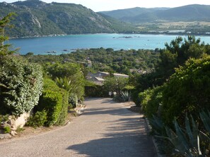 entrée de la copropriété. on descend à la plage......
