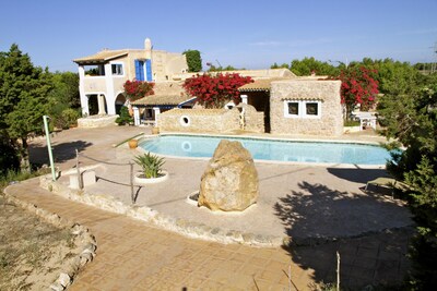 BEAUTIFUL SPANISH FINCA WITH PRIVATE POOL