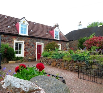 2 bedroom period cottage in charming seaside village