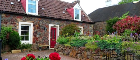 Thornbank Cottage in the Spring