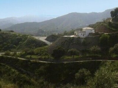 Umwerfende Villa mit atemberaubendem Ausblick auf Berge und Meer