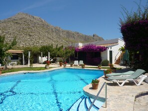 Las Rosas - Pool View