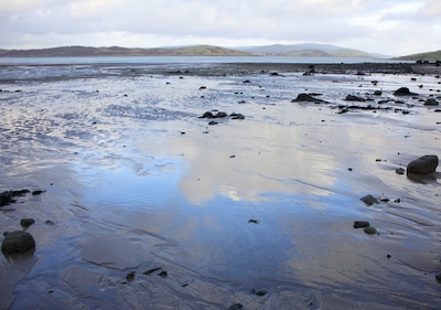 Entzückendes, geräumiges Ferienhaus in atemberaubender Lage, 50 m zum einsamen Strand