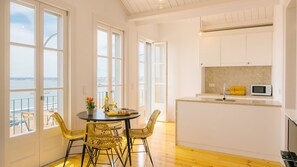 An inviting dining area that will comfortably fit all guests.
#comfort #portugal #pt #lisbon