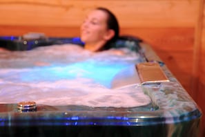 Indoor spa tub