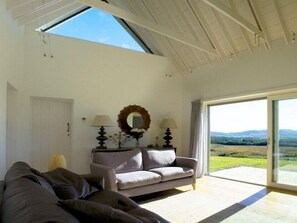 The Living Room, Cosy & stunning panoramic views