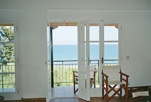 Top floor sitting room and balcony