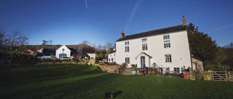 The Farmhouse, Cottage & Banqueting Barn 