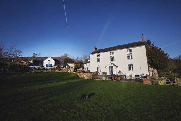 The Farmhouse, Cottage & Banqueting Barn 