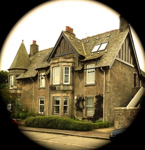 Purpose-build as 4 apartments in 1901