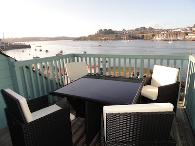 4 bed spacious modern townhouse with spectacular views over the River Tamar. 