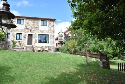 CASA OSRONCAIRO-VILLA  CON JARDIN EN COSTA DA MORTE GALICIA