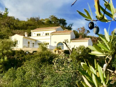 Hermosa villa familiar con piscina, tranquilo pueblo rural nr. Solicitar detalles