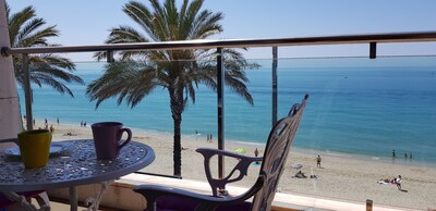 Apartment in Sesimbra in 1st line of beach, facing the sea and central