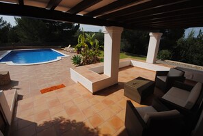 Shaded terrace to pool area