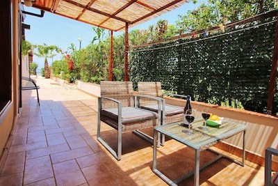 BEACHSIDE & SEAFRONT villa  at  ONLY  20  meters  FROM the BEACH  -  2 bathrooms  - 7 persons + airconditioning