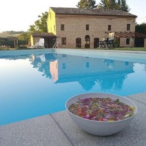 ITALIAN COUNTRY VILLA WITH POOL