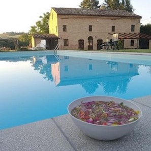 ITALIAN COUNTRY VILLA WITH POOL