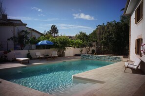 8m x 4m pool, in full sunlight from morning until around 5pm