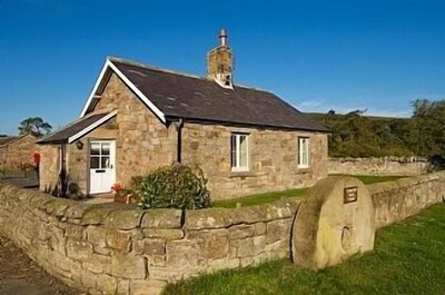 Cottage In A Rural Position With Country Views, Close To Hills & Coast